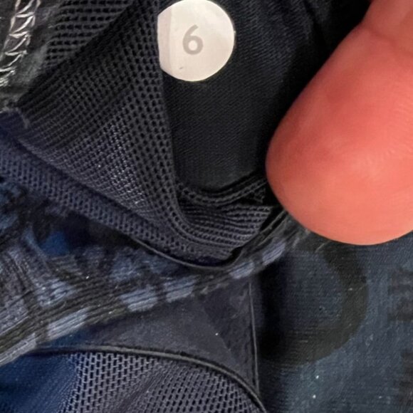 Lululemon Power Y Tank Tri Geo Printed Inkwell Black Size 6 Yoga Athletic Gym - Picture 8 of 11